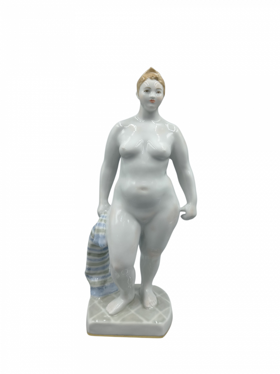 Скульптура"Обнаженная с полотенцем" авт.Гатилова Е.И.рос.Ковтун С.А.