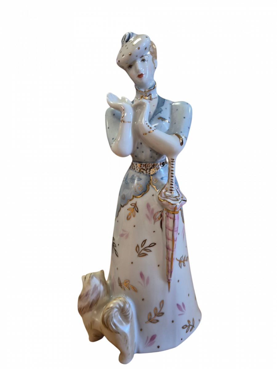 Скульптура"Дама с собачкой"  авт.Бржезицкая А.Д.рос.Ковтун С.А.																														