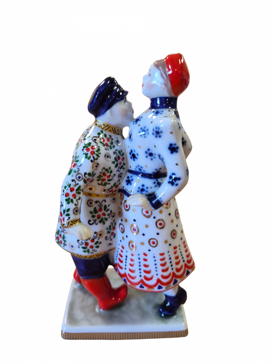 Скульптура"Старинная кадриль " авт.Чечулина Г.Д.рос. Коришева Е.С.														Скульптура"Старинная кадриль " авт.Чечулина Г.Д.рос. Коришева Е.С.																																														