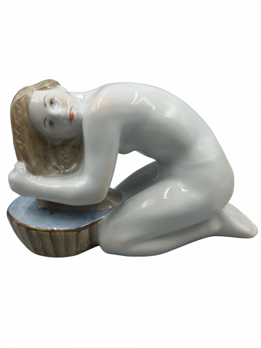 Скульптура"Моет голову" авт.Гатилова Е.И. рос.Ковтун С.А.