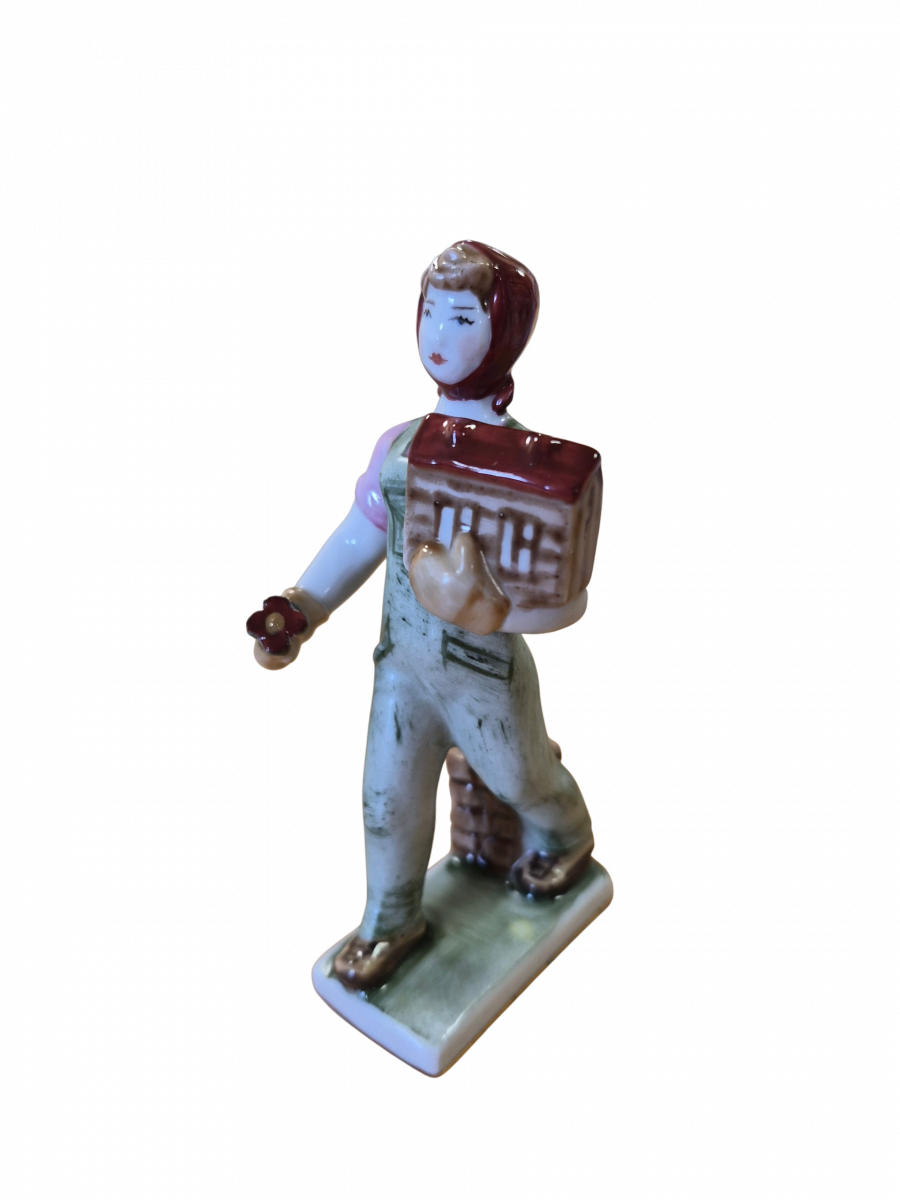 Скульптура"С новосельем" авт.Бржезицкая А.Д.рос.Иванова М.В.																														