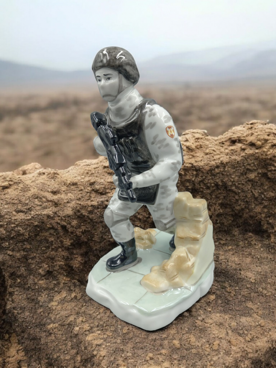 Скульптура Росгвардеец (ОМОН)