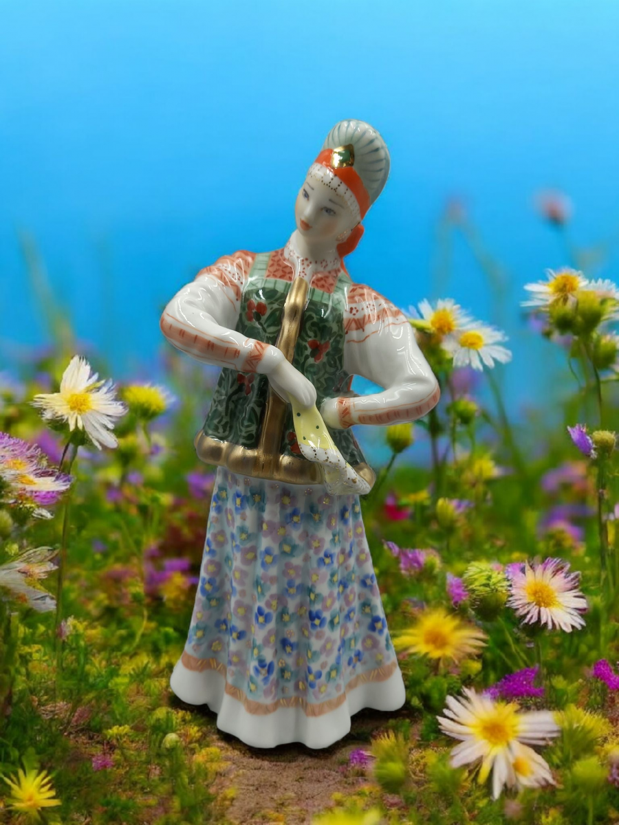 Скульптура"Лебедушка" авт.Бржезицкая А.Д.рос.Шапкина И.А.