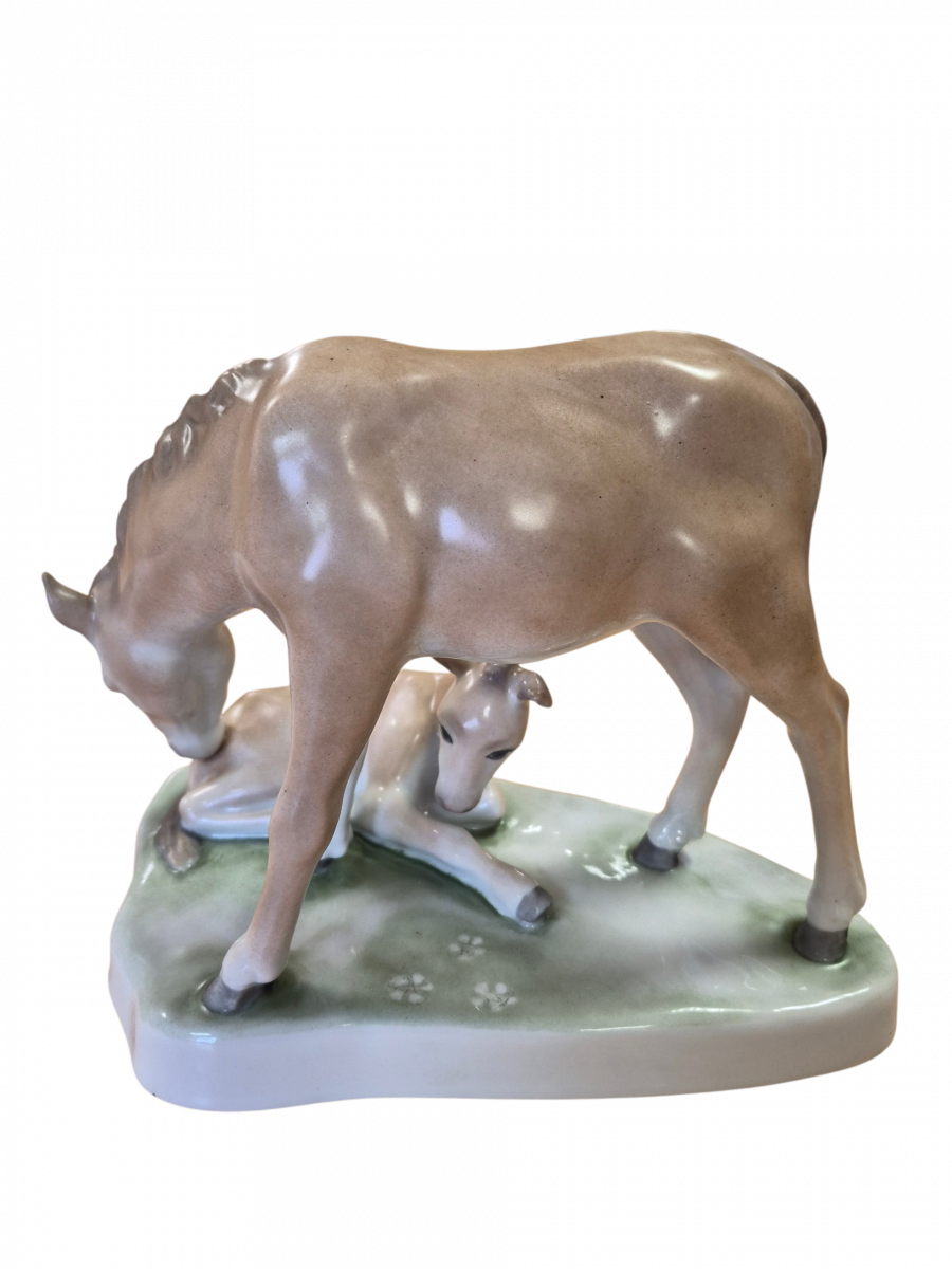 Скульптура "Материнство" ( лошадь с жеребенком) автор Гатилова Е.И.рос.Иванова М.В